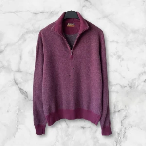 Loro Piana roadster Pull - Loro piana quarter zip i 100% kaschmir  Hål finns därav priset, kan lätt lagas hos en skräddare och sälja för högre pris Storlek M Retail är 10k
