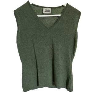 Vest - Tunnt stickad vest