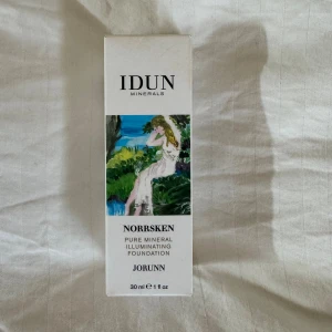 Foundation  - Helt oanvänd foundation som jag fick i present men som aldrig använts pga fel färg för mig 🤍 