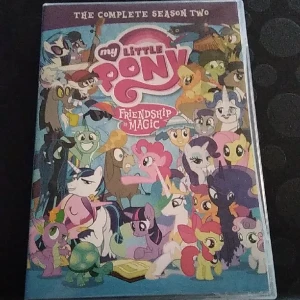 MLP DVD WHOLE SEASON 2  - Köparen står för frakten, tryck på "köp nu", (Tal)finns på Engelska, svenska, finska, norska och danska  The buyer is responsible for shipping, press "buy now",(Audio) available in English, Swedish, Finnish, Norwegian and Danish