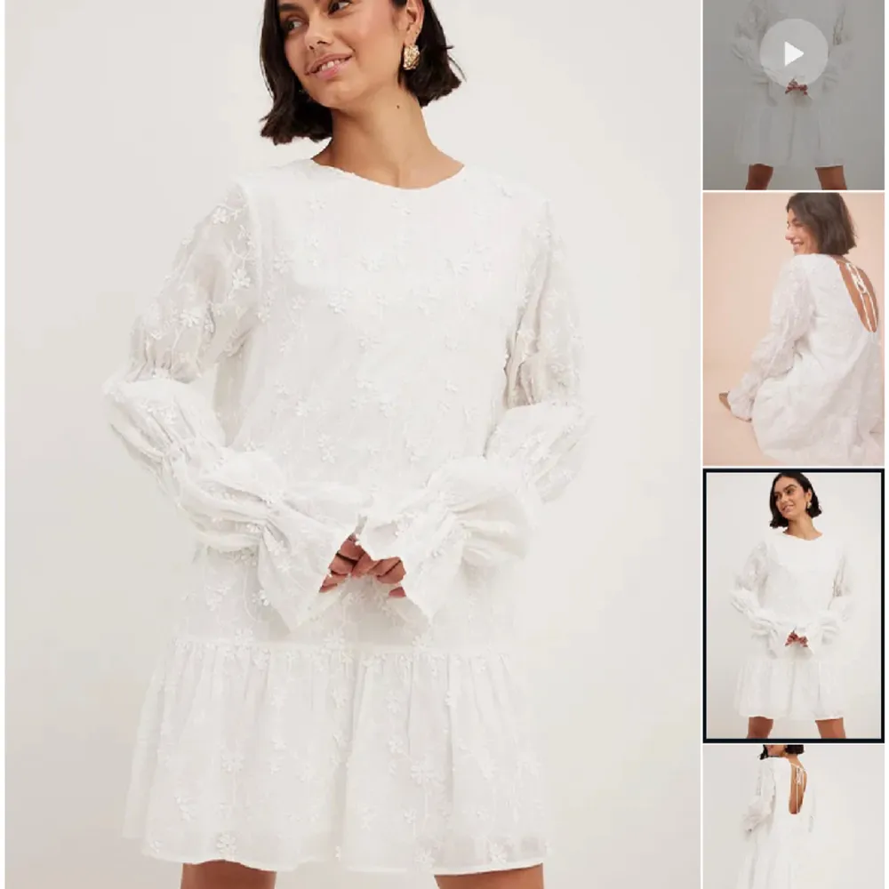Intressekoll på denna helt oanvända (lappen kvar) klänning från NA-KD som är helt slutsåld💖”Klänning med ärmdetalj” å kostar 699kr på hemsidan! Säljer om jag är nöjd med priset!. Klänningar.