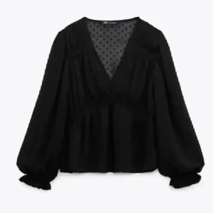 Zara blus💗 - Jättefin blus från Zara💗 finns inte att få tag på längre🫶🏻🩷