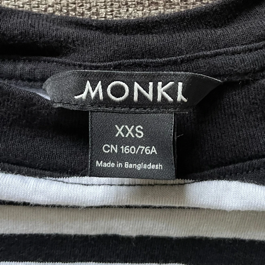 Randig tröja från monki. Storlek XXS💋