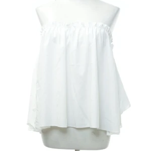 Vit blus topp - Super fin blus topp till sommaren, inga tecken på användning och inte genomskinlig! 🩵