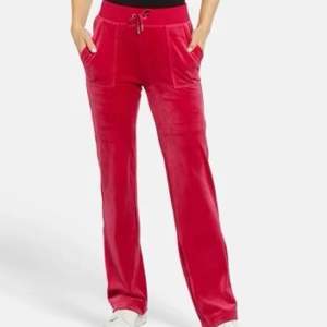 Röda juicy couture byxor som e köpta för 1150 och säljs för 750kr i storlek s