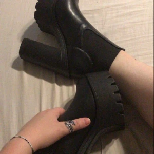Svarta boots  - Svarta boots endast använda ett fåtal gånger