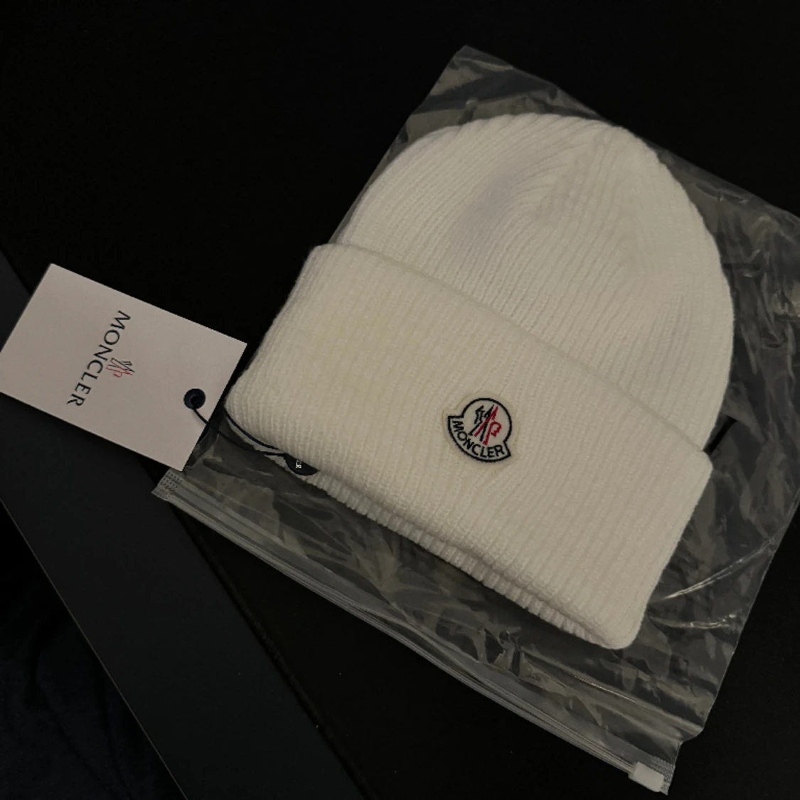 Moncler mössa 