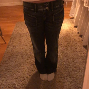 Diesel jeans - Säljer dessa lågmidjade jeansen för att dem är för stora på mig! Midjemått: 37cm Innerbenslängd: 72cm