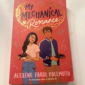 jag säljer ”MY MECHANICAL romance” av Alexene Farol Follmuth. Väldigt bra skick. Säljer då jag läst klart den. Extremt bra och mysig bok❤️köpt för 120kr och säljer för 55kr🫶