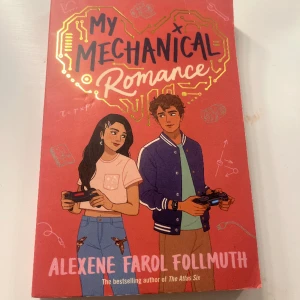 booktok bok - jag säljer ”MY MECHANICAL romance” av Alexene Farol Follmuth. Väldigt bra skick. Säljer då jag läst klart den. Extremt bra och mysig bok❤️köpt för 120kr och säljer för 50kr🫶