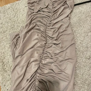 Tubklänning från nelly - Använd 1 gång, som oanvänd! 