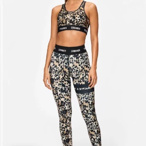 Träningsset  - Säljer detta fina träningsset från stronger, Båda i storlek M 🤎🤍🩶 Superskönt o knappt använt så är i nyskick!! Från stronger