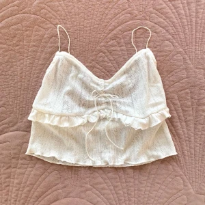 Topp - Gullig liten topp i vit bomull