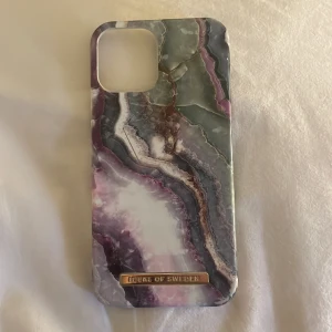 Ideal of sweden mobilskal  - Säljer mitt mobilskal som passar iPhone 12.