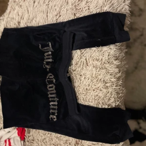 Juicy couture byxor - Fina men lite sliten text