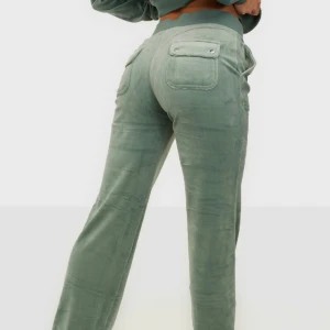 Juicy byxor😻😻 - Säljer dessa snygga juicy couture byxorna pga att jag fick 2 par i födelsedagspresent! 