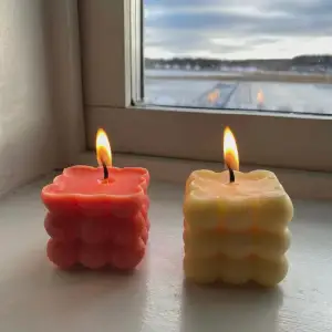 Doftljus tillverkade på återanvända stearinljus. En med citron och en med magnolia blossom. 🌱🕯️