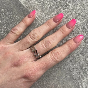 Ring med hjärtan - Supergulligt ring med hjärtan! Aldrig använd ❤️❤️❤️  