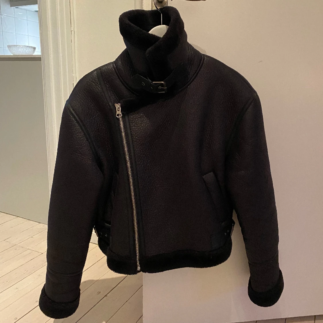 Fodrad skinnjacka - 90