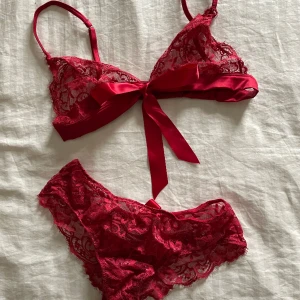 Intimissimi set  - Superfint Intimissimi set i spets som aldrig kommit till användning. Inköpt 2021, tror inte detta set säljs nu.