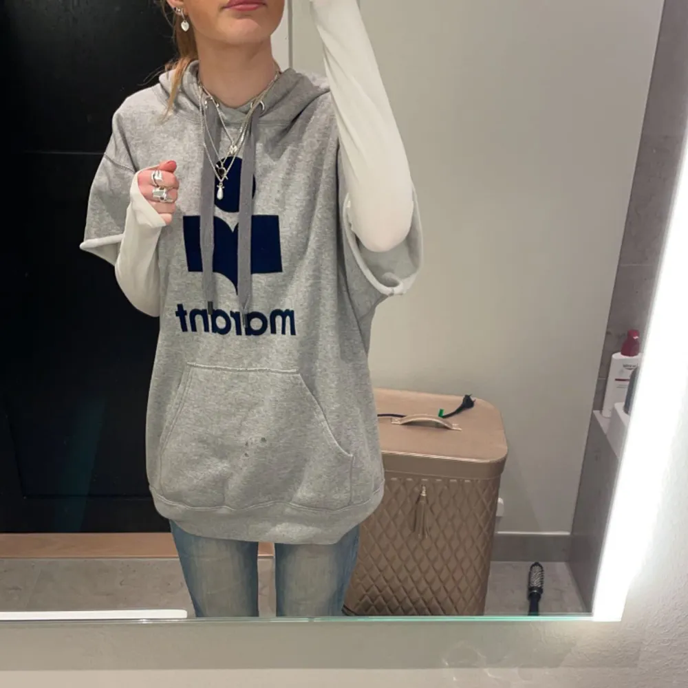 Inntrssekoll säljer endast vid bra bud. En så snygg isabel marant milsey hoodie/tshirt som är helt slutsåld och som inte har någon effekt och är som ny i skicket( nypris 2800). Hoodies.