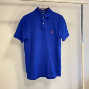 Ralph Lauren piké - Perfekt skick och sitter riktigt snyggt!  