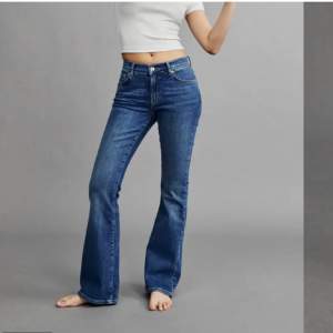 Jättefina lågmidjade jeans i storlek 32 💗