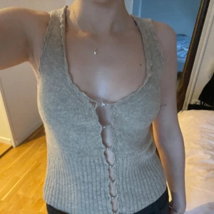 Väst - Jättesöt väst/kofta i beige, 100% ull!! 
