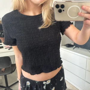 TOPP - säljer denna super söta topp från hm 💕