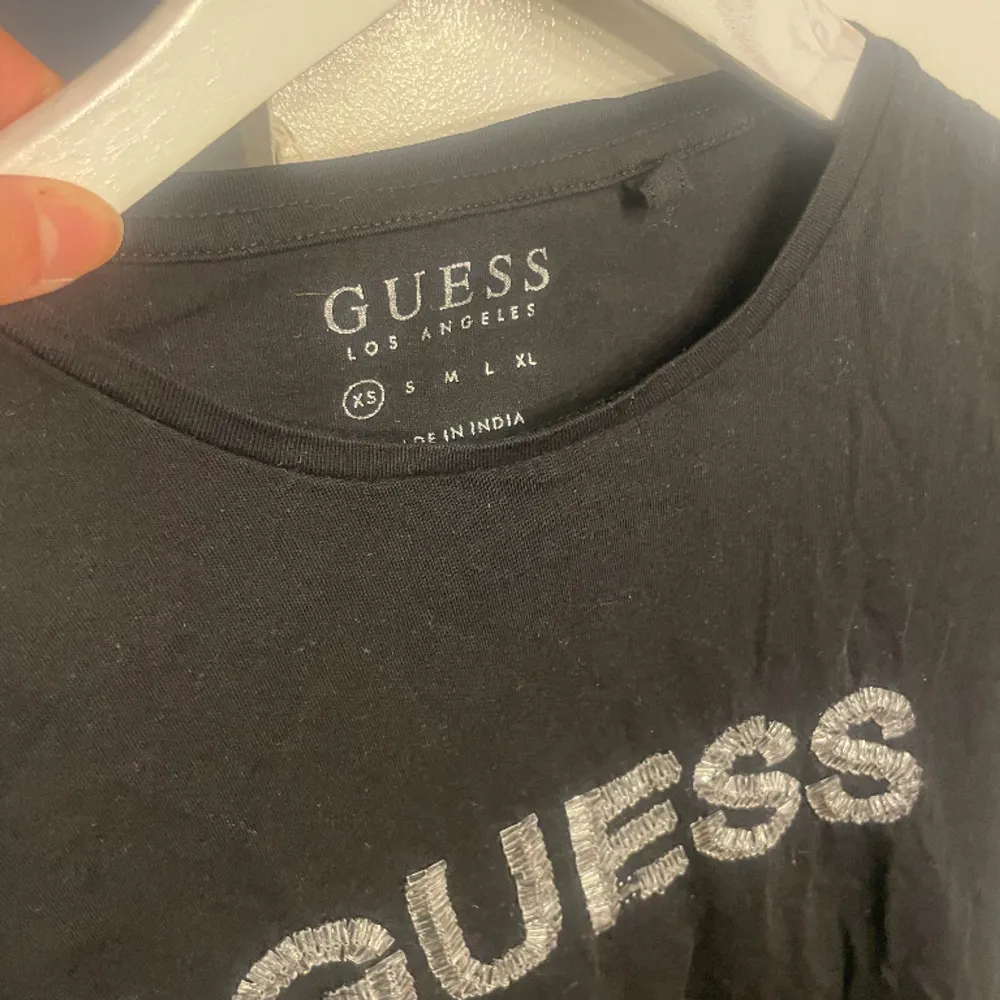 Guess t shirt. T-shirts.
