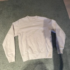 Uniqlo tjocktröja  - Uniqlo tjocktröja säljes i bra skick!