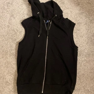Huvtröja utan ärmar  - Snygg, bra skick