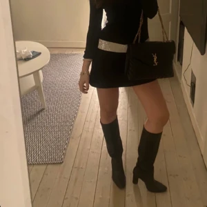 Boots med klack  - Säljer nu dessa boots med en klack på 7 cm, jätte snygga men kommer ej till användning 