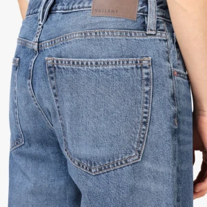 jeans från carlings i nyskick - supersöta jeans, staight leg mid waist. använda typ 3 ggr. köpte för 800kr