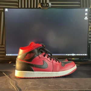 Air Jordan 1 mid gym red/black-white - 9/10 skick med box 