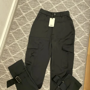 Kostym byxor från Bikbok storlek 34 oanvänd med prislapp  - Bikbok storlek 34 oanvänd med prislapp 