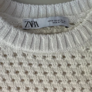 zaratopp - säljer då den inte kommer till användning, köpte i somras och är använd 1 gång💞storlek M men mer som S/XS