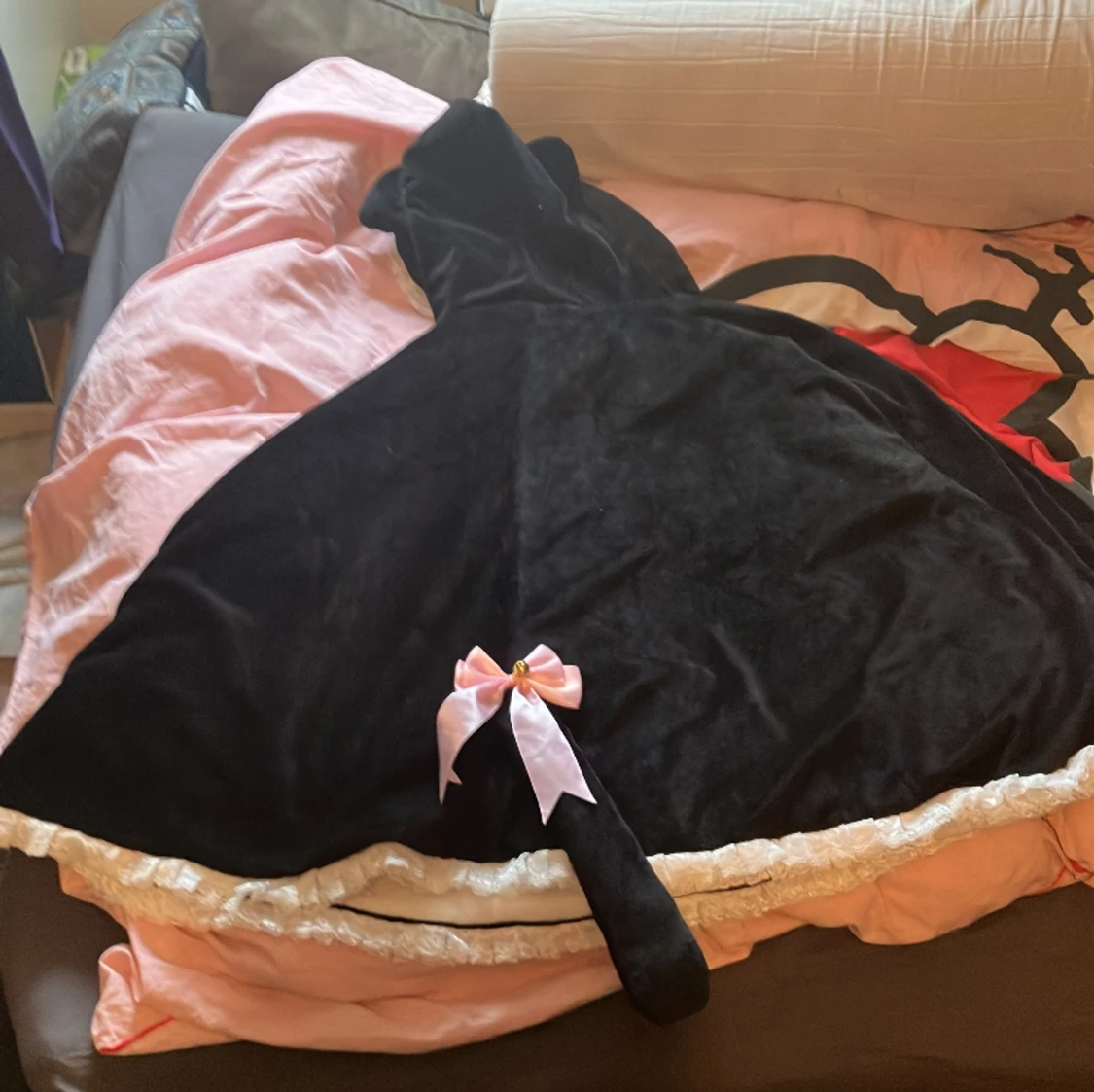 Svart kattponcho  - 90