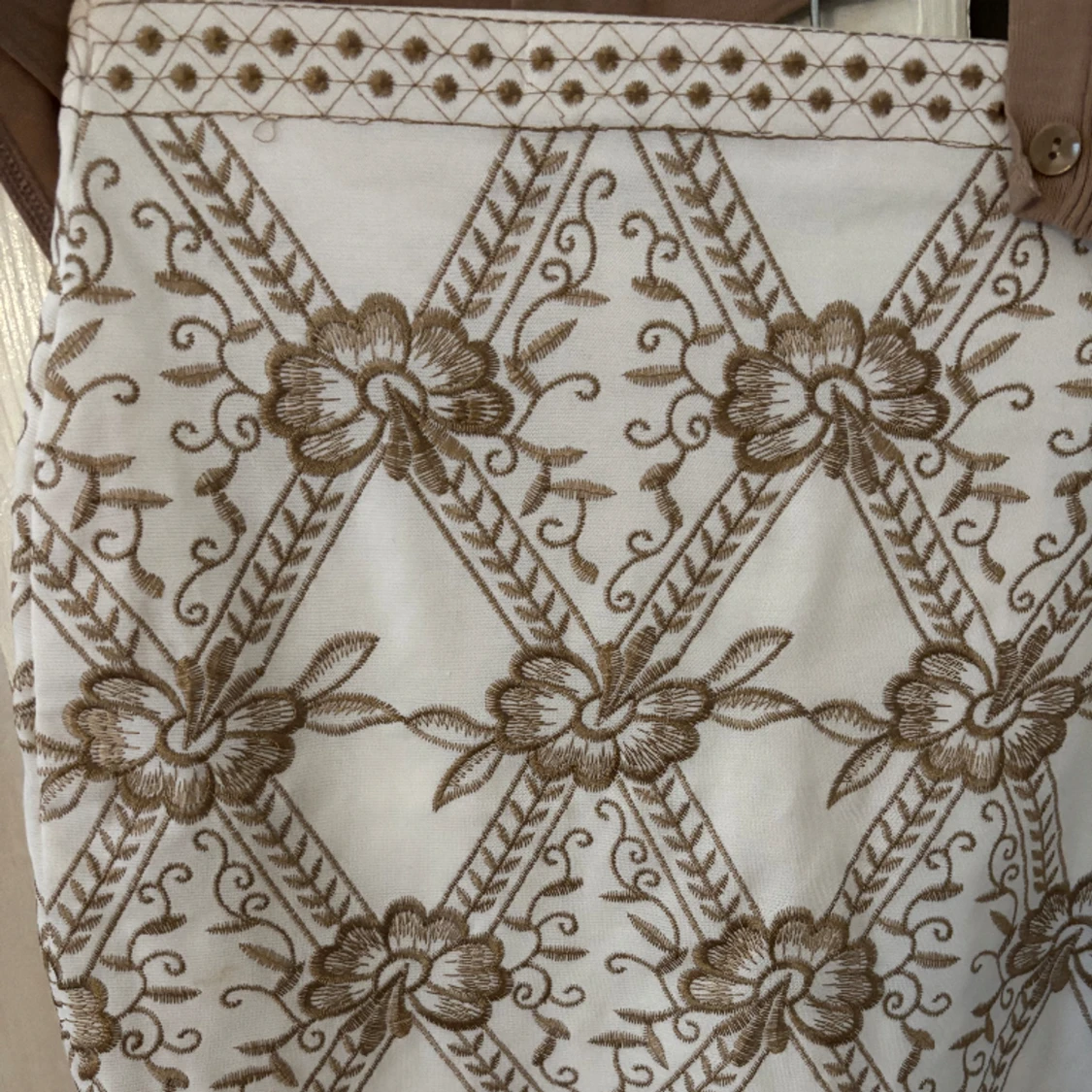 Klädpaket body broderad broderie anglaise  kjol kofta vår sommar  - 90