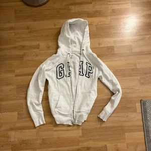 GAP kofta  - Snygg kofta, får inte användning av den pris kan diskuteras 🫶