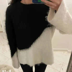 Other stories tröja - Mohair tröja från other stories💕💕 köpt för 1500kr och är helt slutsåld!! Strl S 