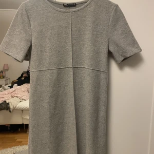 Zara klänning  - Fin klänning aldrig använd 