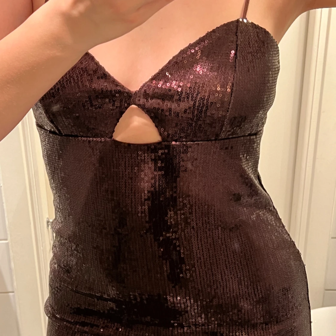 Brun paljettklänning 