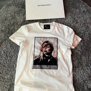 Limitato T-shirt - Säljer en riktigt snygg limitato T-shirt använd fåtal gånger i mycket bra skick.  📦box finns ej📦