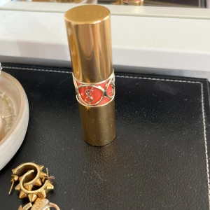 Ysl läppsyl  - Säljer mitt ysl läppsyl