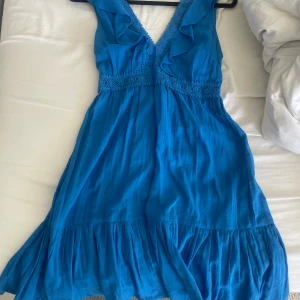 Blå klänning  - Helt oanvänd blå klänning från Calzedonia💙köppt för 439kr