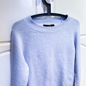 Stickat tröja - En ljus blå mysig stickat tröja💞passar xs-s