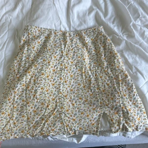 Klänning från hollister  - Jättesöt mini kjol, säljs billigt 