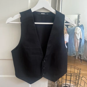Kostym väst  - Kostym väst från bikbok men köpt secondhand, tyvärr för stor för mig 