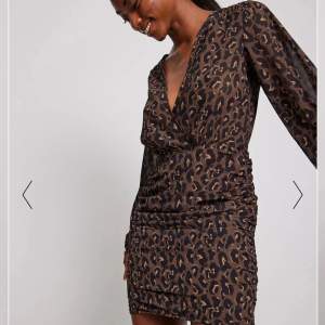 säljer denna skitsnygga leopard klänning från NAKD, då den inte passade mig så är endast testad🥰💘prislapp kvar